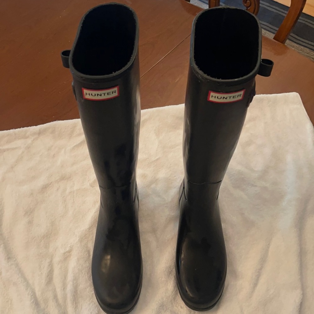 Hunter rain boots- great shape- size 7